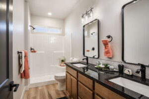 16-web-or-mls-2400-Lotus-Ave-15