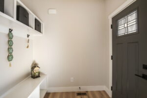3-web-or-mls-2400-Lotus-Ave-02