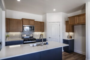 5-web-or-mls-2430-Lotus-Ave-16