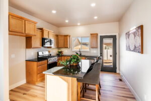 8-web-or-mls-2400-Lotus-Ave-07 (2)